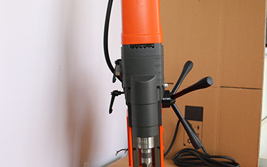 磁力鉆的空心鉆頭出現卡芯的情況應該如何處理？